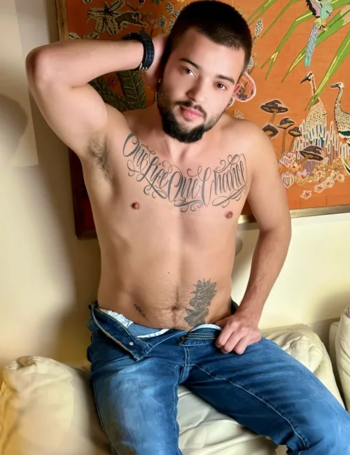 Travis photo 16, european, athletic, black hair, 168 cm, 58 kg, Hong Kong