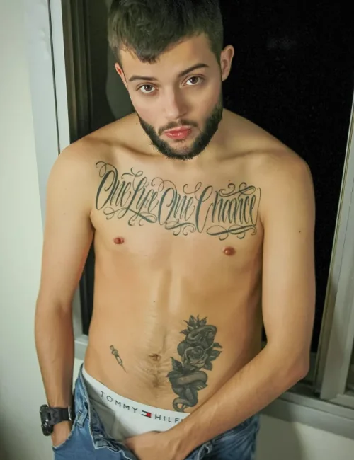 Travis photo 36, european, athletic, black hair, 168 cm, 58 kg, Hong Kong