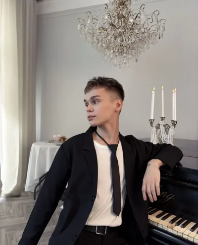 Vladislav photo 1, asian, slim, brunette, 180 cm, 58 kg, Hong Kong