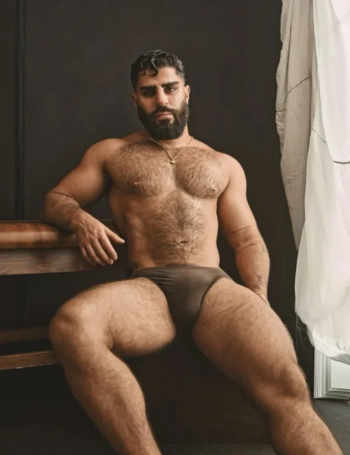 Hakan photo 5, european, busty, black hair, 178 cm, 93 kg, Hong Kong
