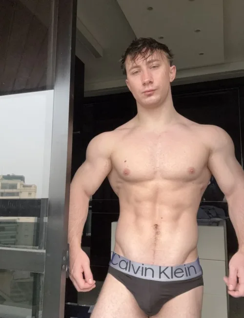 Benjamin photo 1, european, busty, brunette, 173 cm, 88 kg, Hong Kong