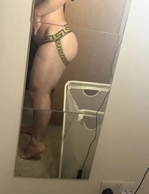 Benjamin photo 11, european, busty, brunette, 173 cm, 88 kg, Hong Kong