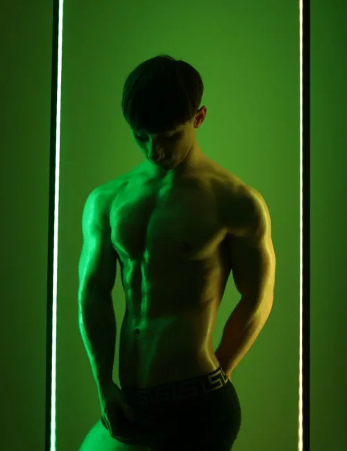 Benjamin photo 5, european, busty, brunette, 173 cm, 88 kg, Hong Kong