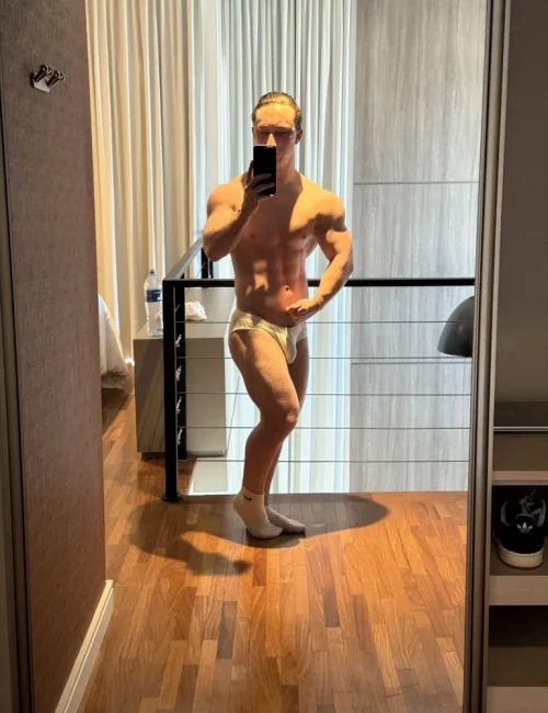 Benjamin photo 7, european, busty, brunette, 173 cm, 88 kg, Hong Kong