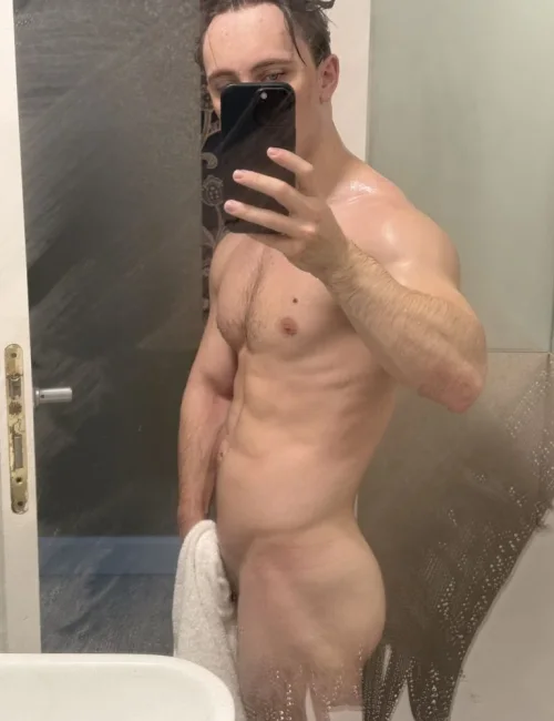 Benjamin photo 8, european, busty, brunette, 173 cm, 88 kg, Hong Kong