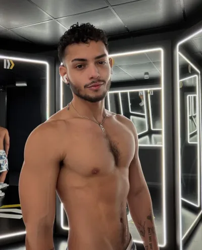 Angelo photo 1, european, average, black hair, 175 cm, 72 kg, Hong Kong