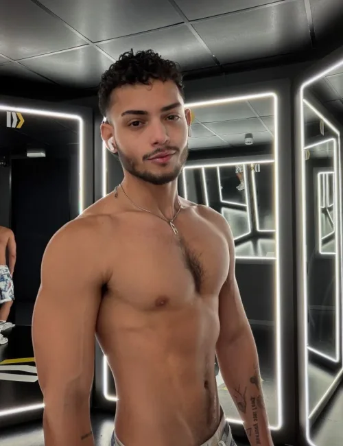 Angelo photo 1, european, average, black hair, 175 cm, 72 kg, Hong Kong