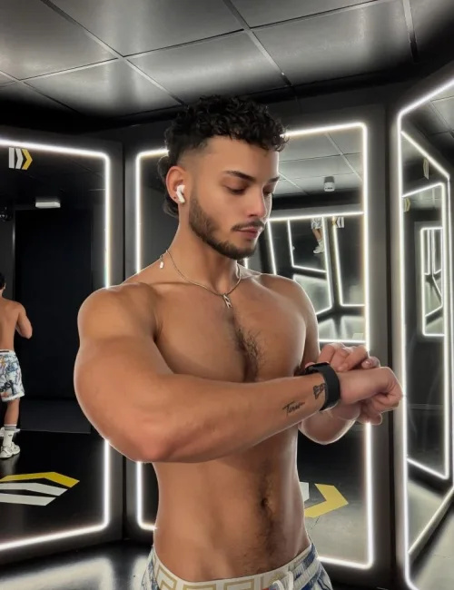Angelo photo 5, european, average, black hair, 175 cm, 72 kg, Hong Kong