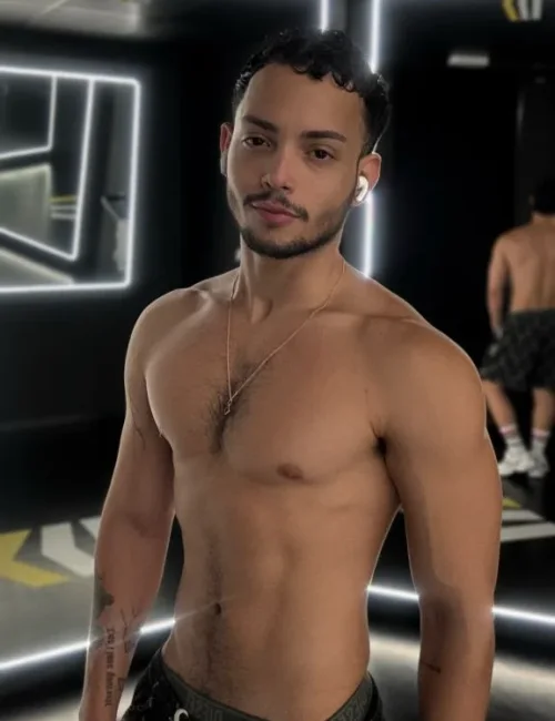 Angelo photo 8, european, average, black hair, 175 cm, 72 kg, Hong Kong