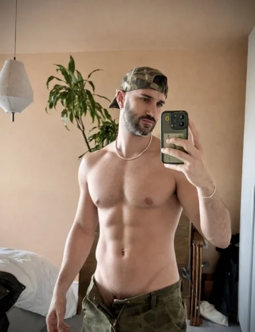 Vizallati photo 1, european, average, brunette, 175 cm, 72 kg, Hong Kong