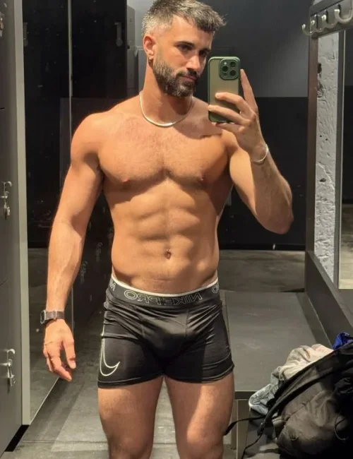 Vizallati photo 12, european, average, brunette, 175 cm, 72 kg, Hong Kong
