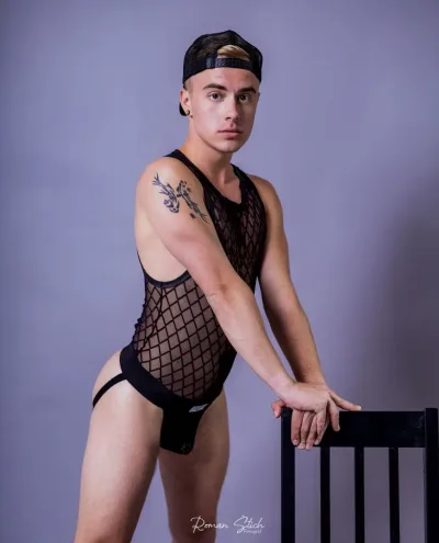 Prague photo 1, european, athletic, blonde hair, 180 cm, 65 kg, Hong Kong