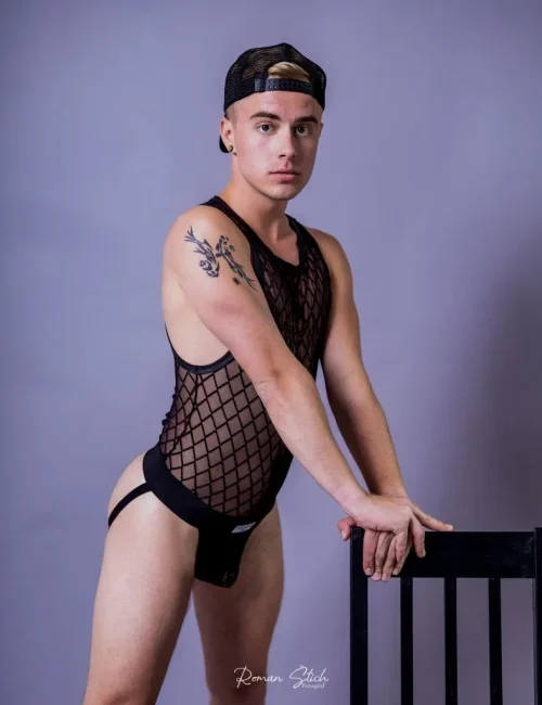 Prague photo 1, european, athletic, blonde hair, 180 cm, 65 kg, Hong Kong