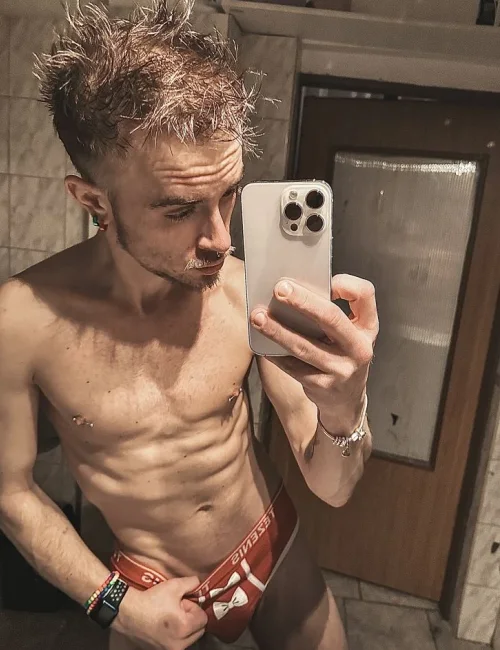 Prague photo 5, european, athletic, blonde hair, 180 cm, 65 kg, Hong Kong