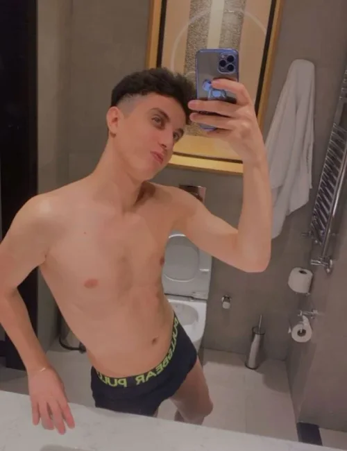 Brandon photo 1, european, athletic, brunette, 180 cm, 61 kg, Hong Kong