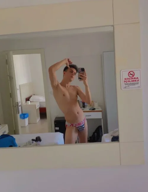 Brandon photo 3, european, athletic, brunette, 180 cm, 61 kg, Hong Kong
