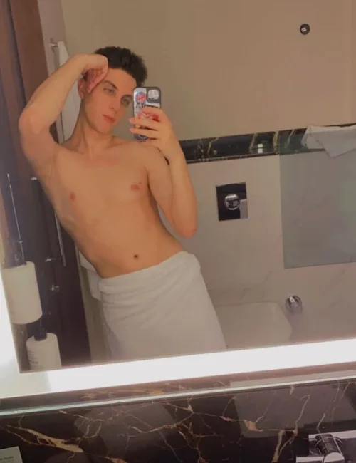 Brandon photo 6, european, athletic, brunette, 180 cm, 61 kg, Hong Kong