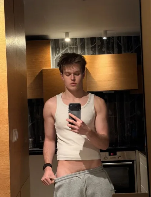 Thomas photo 2, european, athletic, brunette, 183 cm, 72 kg, Hong Kong