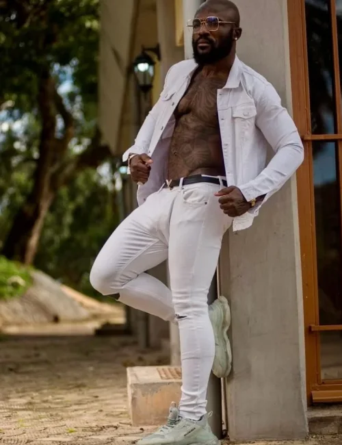 Domis photo 1, ebony, curvy, black hair, 183 cm, 95 kg, Hong Kong