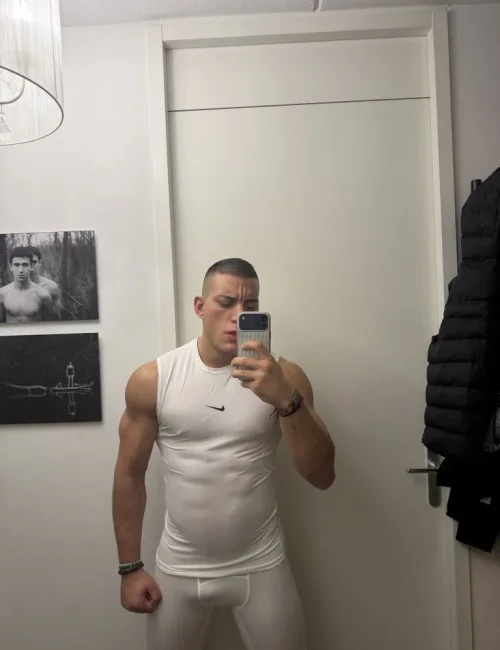 Dominic photo 3, european, curvy, black hair, 185 cm, 86 kg, Hong Kong