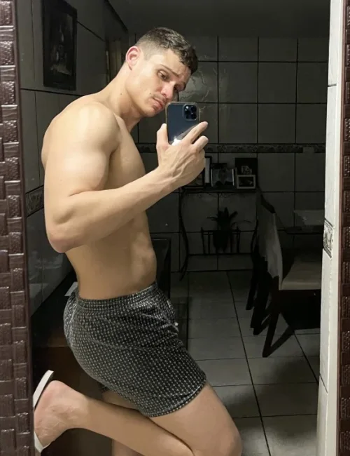 Axel photo 11, european, average, brunette, 188 cm, 81 kg, Hong Kong