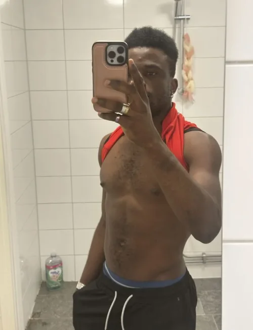 Blake photo 22, ebony, athletic, black hair, 173 cm, 65 kg, Hong Kong