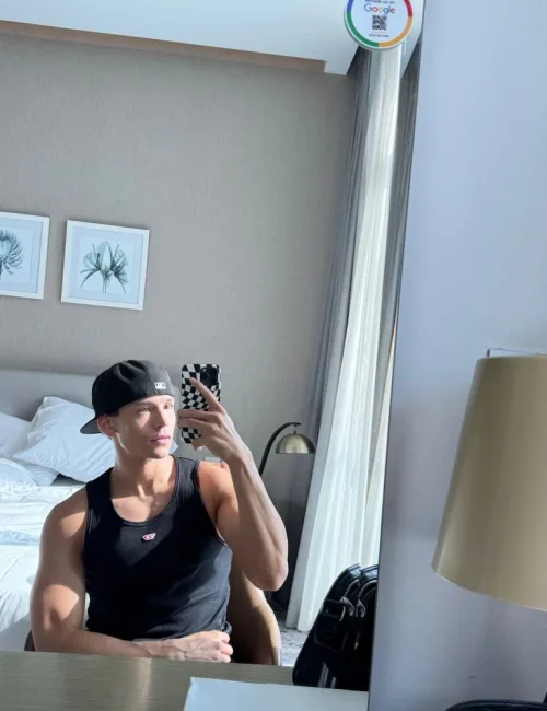 Tonny photo 11, european, athletic, brunette, 185 cm, 72 kg, Hong Kong