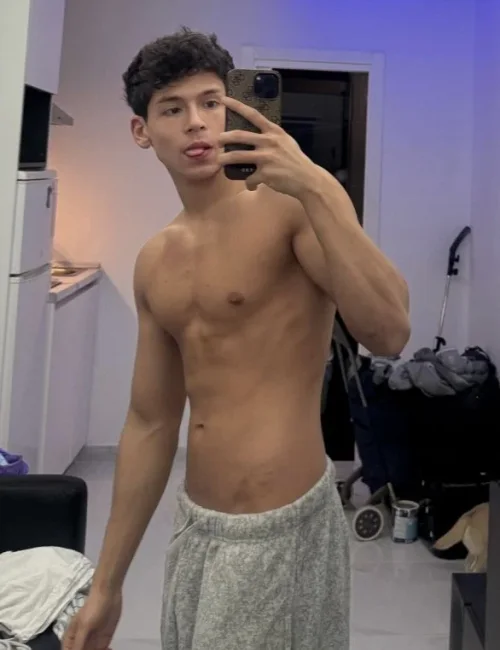 Tonny photo 3, european, athletic, brunette, 185 cm, 72 kg, Hong Kong