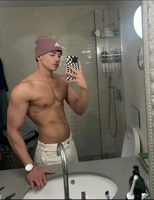 Tonny photo 4, european, athletic, brunette, 185 cm, 72 kg, Hong Kong