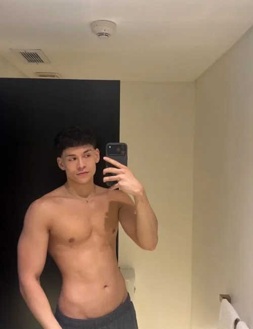 Tonny photo 5, european, athletic, brunette, 185 cm, 72 kg, Hong Kong