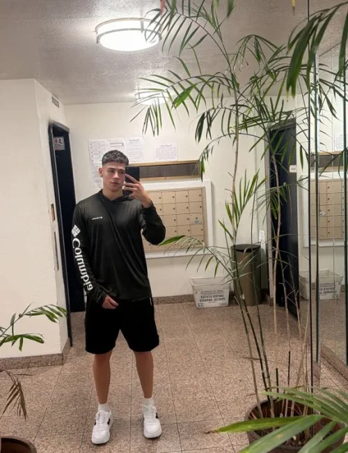 Tonny photo 7, european, athletic, brunette, 185 cm, 72 kg, Hong Kong