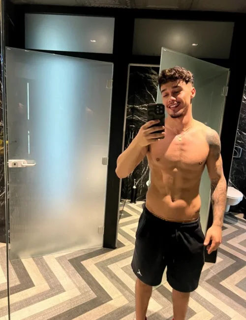 Vinicius photo 20, asian, average, brunette, 183 cm, 79 kg, Hong Kong