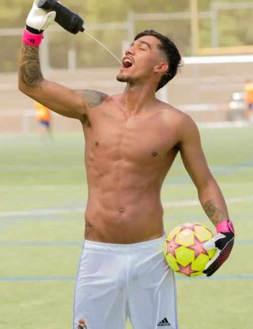 Vinicius photo 27, asian, average, brunette, 183 cm, 79 kg, Hong Kong