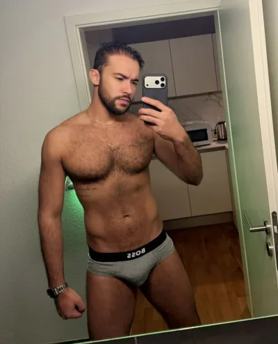 Carlo photo 1, european, average, black hair, 188 cm, 88 kg, Hong Kong