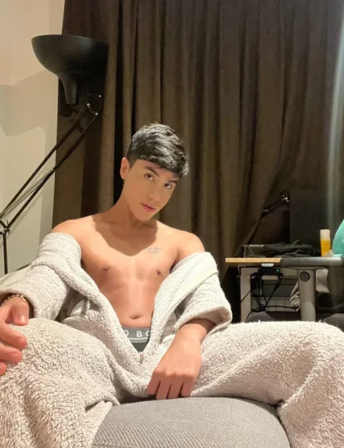 Valentino photo 30, asian, athletic, black hair, 178 cm, 65 kg, Hong Kong