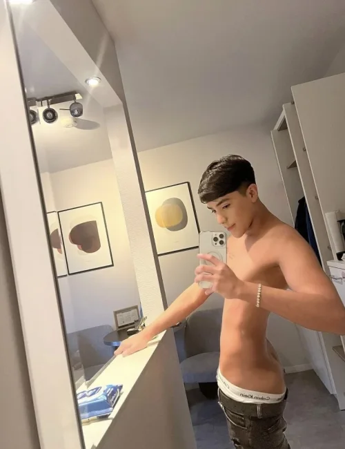 Valentino photo 31, asian, athletic, black hair, 178 cm, 65 kg, Hong Kong