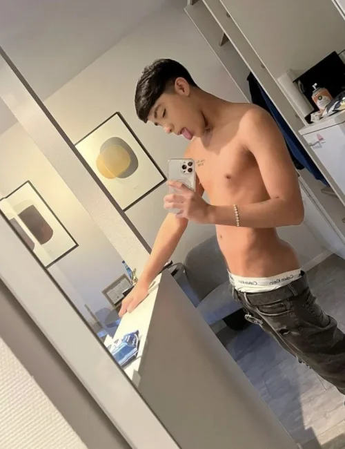 Valentino photo 40, asian, athletic, black hair, 178 cm, 65 kg, Hong Kong