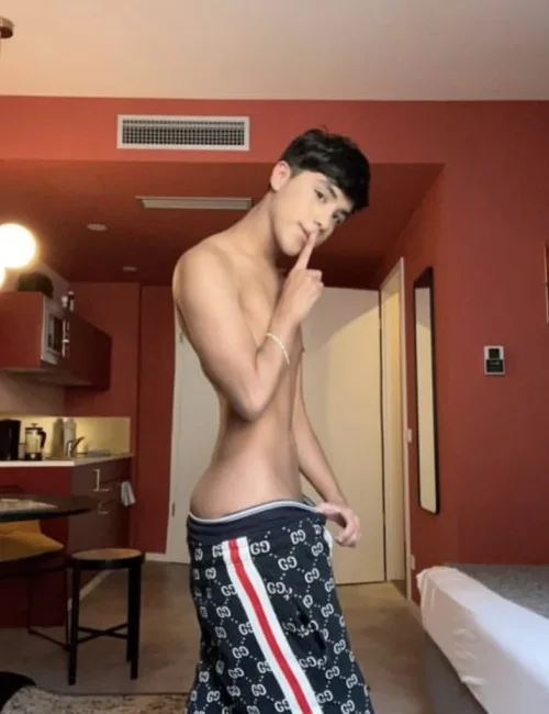 Valentino photo 46, asian, athletic, black hair, 178 cm, 65 kg, Hong Kong