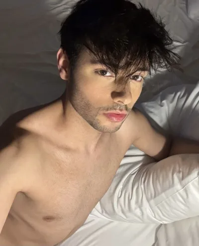 Lucas photo 1, european, slim, black hair, 178 cm, 54 kg, Hong Kong