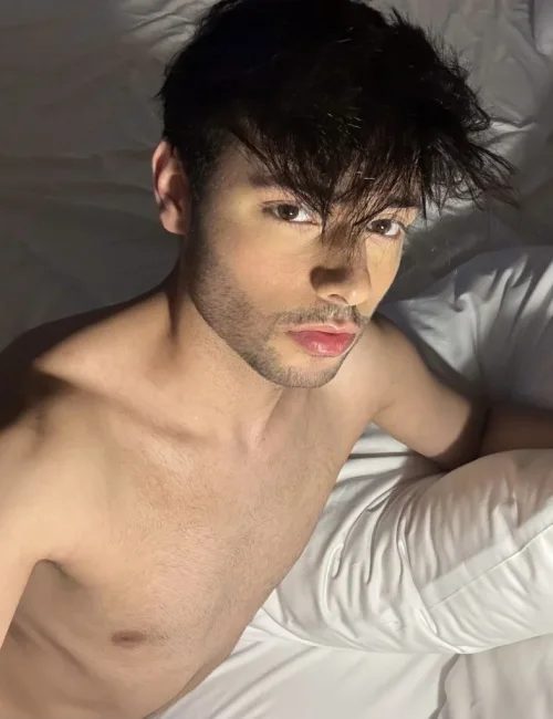 Lucas photo 1, european, slim, black hair, 178 cm, 54 kg, Hong Kong