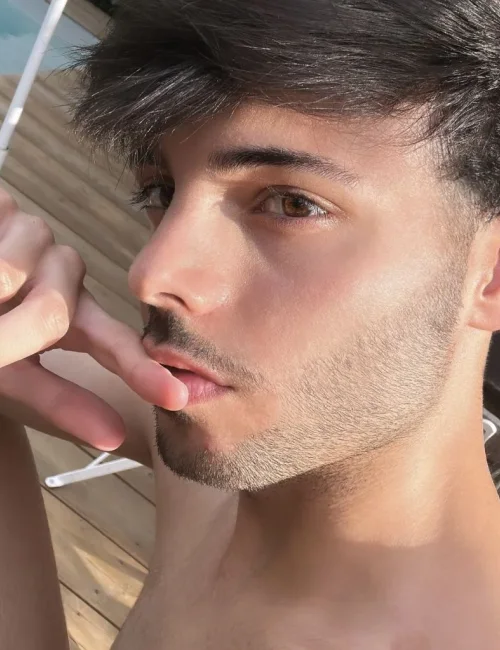 Lucas photo 28, european, slim, black hair, 178 cm, 54 kg, Hong Kong