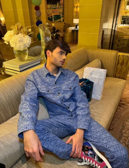 Lucas photo 44, european, slim, black hair, 178 cm, 54 kg, Hong Kong