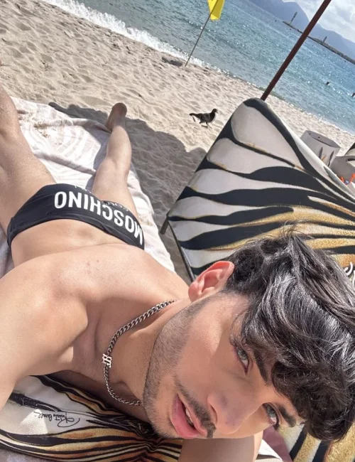Lucas photo 50, european, slim, black hair, 178 cm, 54 kg, Hong Kong