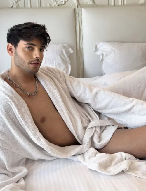 Lucas photo 8, european, slim, black hair, 178 cm, 54 kg, Hong Kong