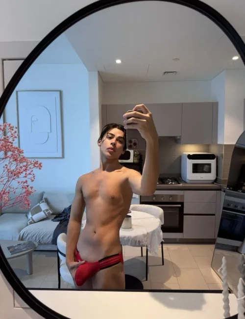 Artur photo 16, european, athletic, black hair, 175 cm, 58 kg, Hong Kong