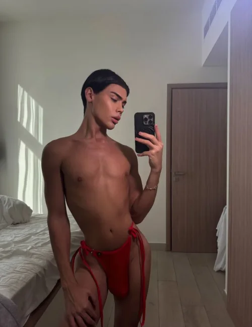 Artur photo 3, european, athletic, black hair, 175 cm, 58 kg, Hong Kong