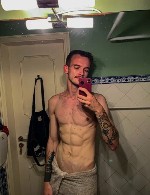 Vernon photo 4, european, athletic, brunette, 190 cm, 77 kg, Hong Kong