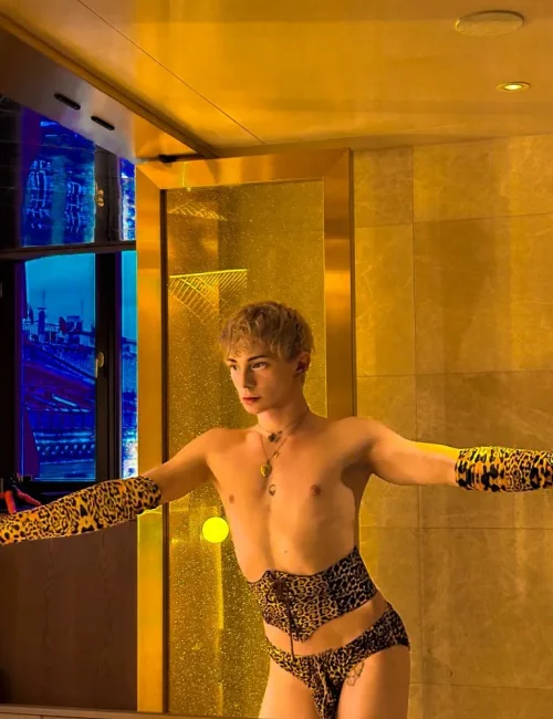 Zarcy photo 49, european, athletic, blonde hair, 175 cm, 65 kg, Hong Kong