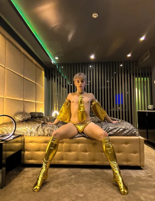 Zarcy photo 52, european, athletic, blonde hair, 175 cm, 65 kg, Hong Kong