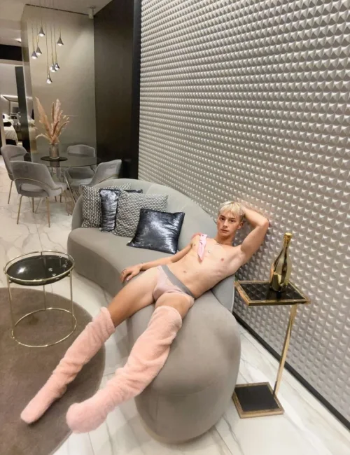 Zarcy photo 65, european, athletic, blonde hair, 175 cm, 65 kg, Hong Kong
